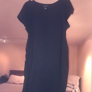 🌈 Black, tight dress. Plus size